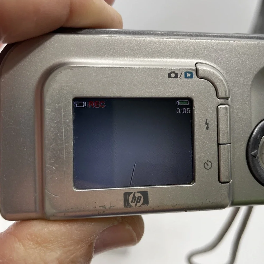 Hewlet Packard E327 Digital Camera 5.0 Megapixels Model SNPRB-0501- TESTED